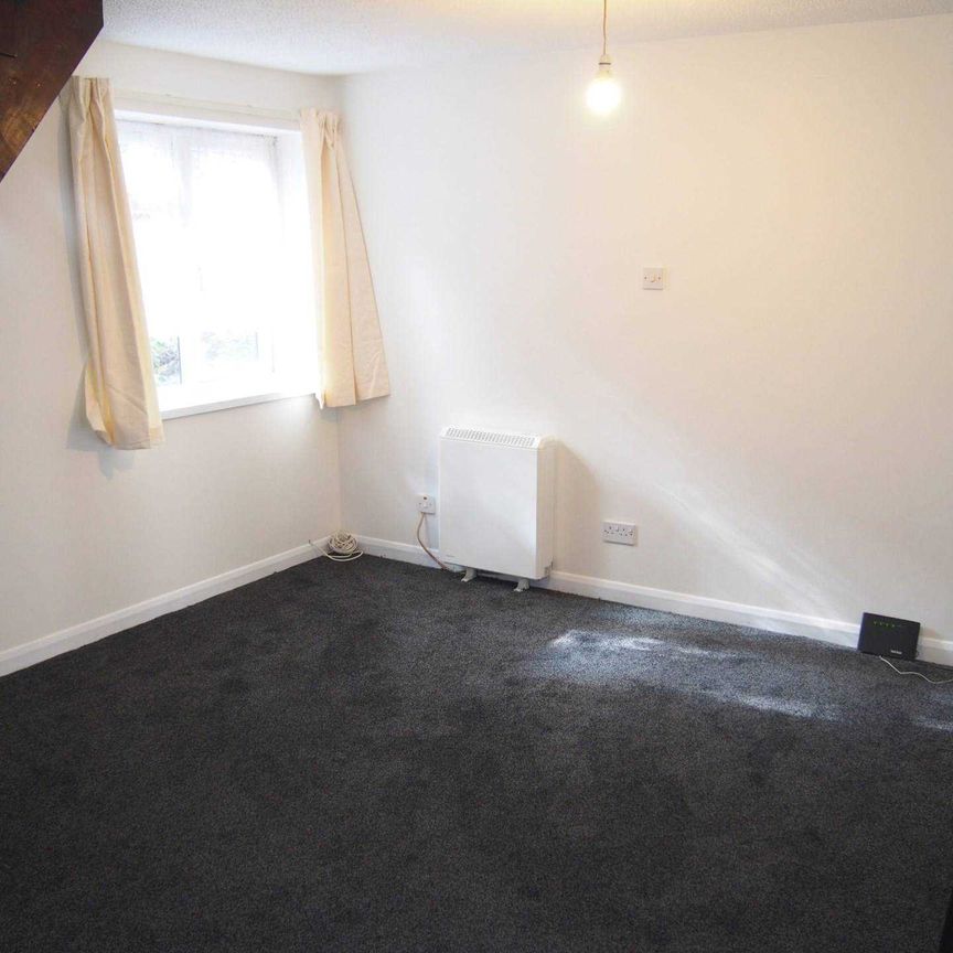 Priory Avenue, High Wycombe - Photo 1