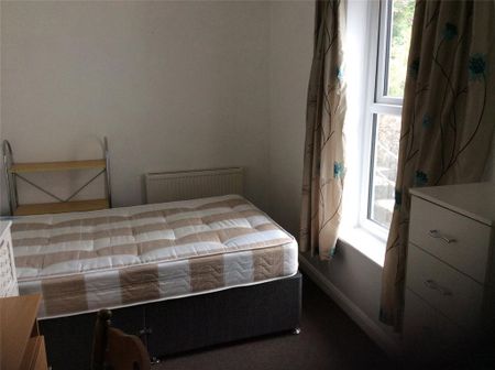 3 bedroom end of terrace house to rent - Photo 4