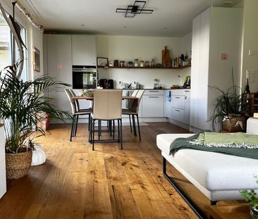 Moderne 3.5-Zimmer-Gartenwohnung mit gedecktem Sitzplatz - Photo 2