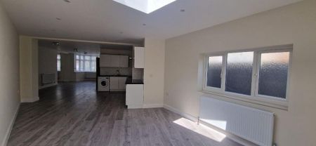 3 bedroom detached house to rent - Photo 2