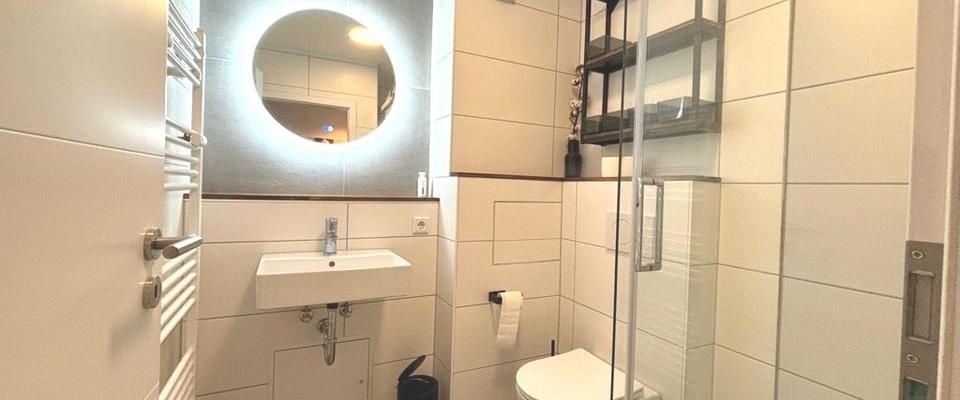 Hochwertig möblierte 2-Zimmer-Wohnung mit modernster Technik in Bestlage! - ggf. mit TG-Stellplatz! - Foto 1