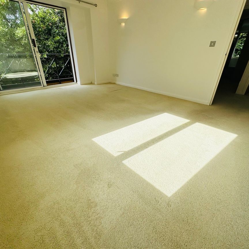 Parsonage Road, Bournemouth - Photo 1