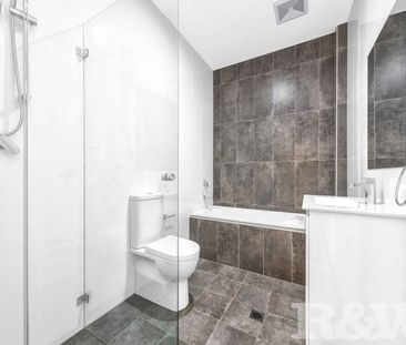 MODERN 3 BEDROOM TOWNHOUSE - Photo 6