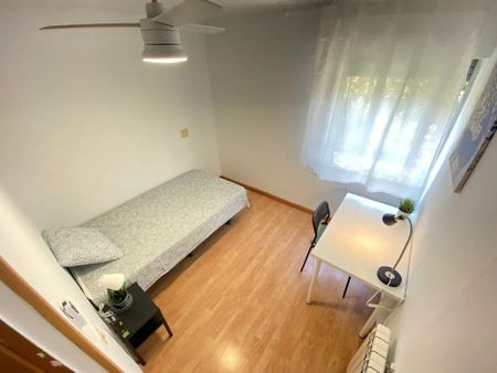 Calle de Graena, Madrid, Community of Madrid 28041 - Photo 5