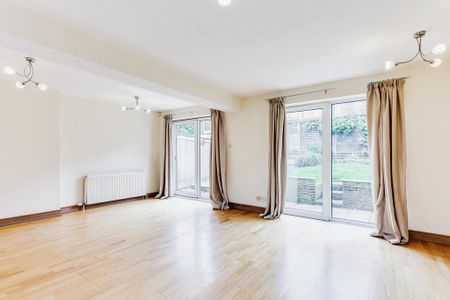 4 bedroom detached house to rent - Photo 2