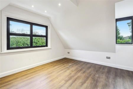 2 bedroom penthouse to rent - Photo 2