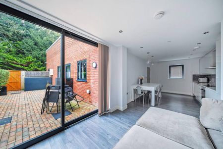 2 bedroom maisonette to rent - Photo 2