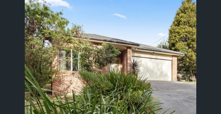 Spacious Family Home with Multiple Living Areas & Outdoor Entertaining - Photo 3