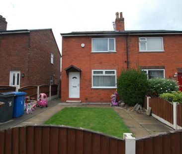 Deacon Avenue Swinton Manchester Greater Manchester - Photo 2