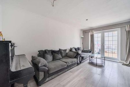 Slough, Berkshire, SL2 - Photo 3