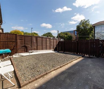 3 bedroom terraced house to rent - Photo 6