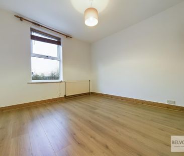 3 bedroom end of terrace house to rent - Photo 2