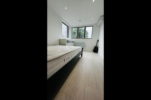 Room in a Shared Flat, Staines Road, TW4 - Photo 1