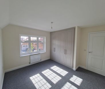 3 Bedroom Detached Redrow Warwick with Garage & EV Charger – Badbur... - Photo 2