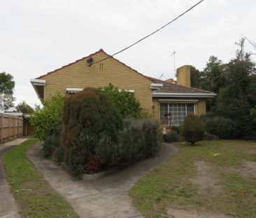 Well Presented 3 Bedroom Family Home – Balwyn High School Zone !!! - Photo 4