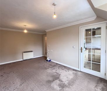 Victoria Road, Farnborough, Hampshire, GU14 - Photo 6