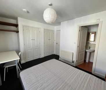 4 bedroom terraced house to rent - Photo 3