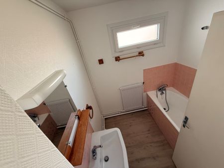 Location Appartement 2 pièces 50m² CHATELLERAULT 86100 - Photo 5