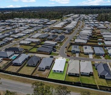 Brand New large 4 Bedroom House in The Village, Jimboomba. - Photo 1