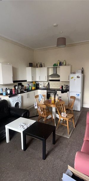 4 bedroom apartment to rent Lake Road, Portsmouth, PO1 - Photo 1