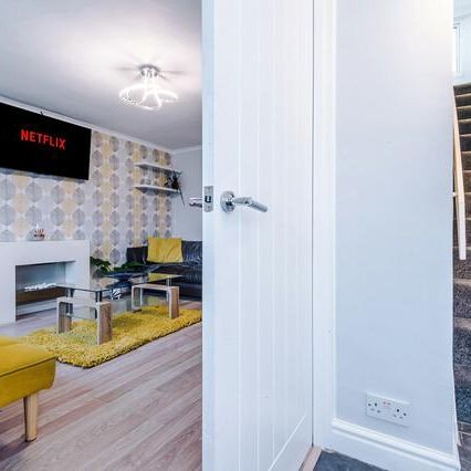 5 bedroom semi-detached house to rent - Photo 1