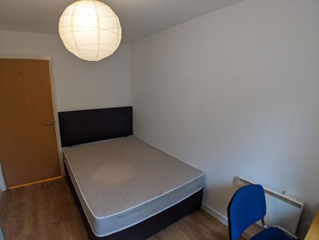 3 bedroom flat to rent - Photo 3