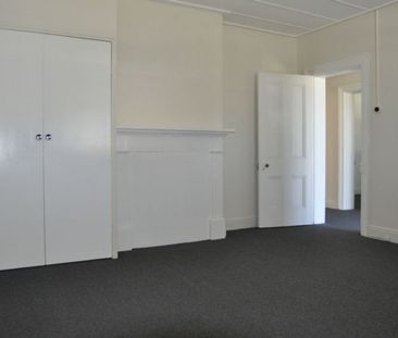 Well Presented 3 Bedroom in Convenient Location - Photo 6