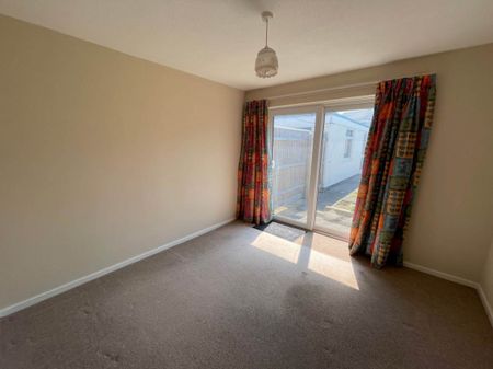 Worle, Weston-super-Mare, North Somerset - Photo 4