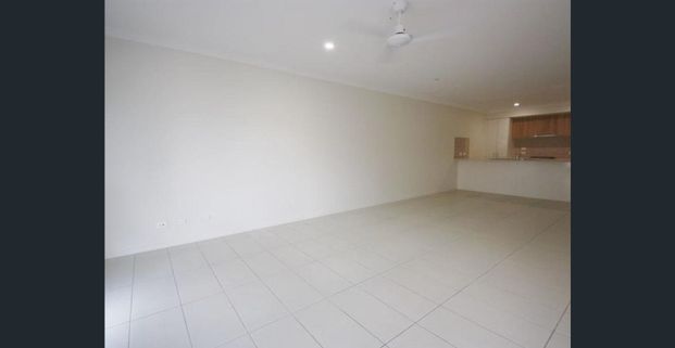 High up on the hill to catch the breezes - Photo 1