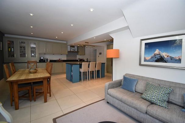 4 bedroom detached house to rent - Photo 1