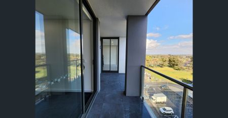 Near Brand New Oversized 1 Bed - Photo 3