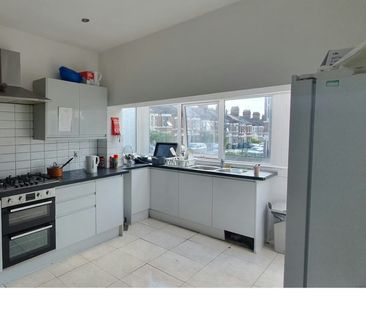 House share to rent on - Photo 4