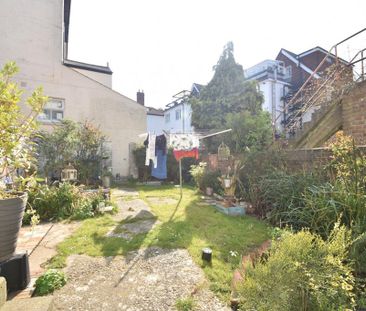 2 bedroom flat to rent - Photo 6