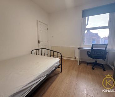 5 bedroom terraced house to rent - Photo 4