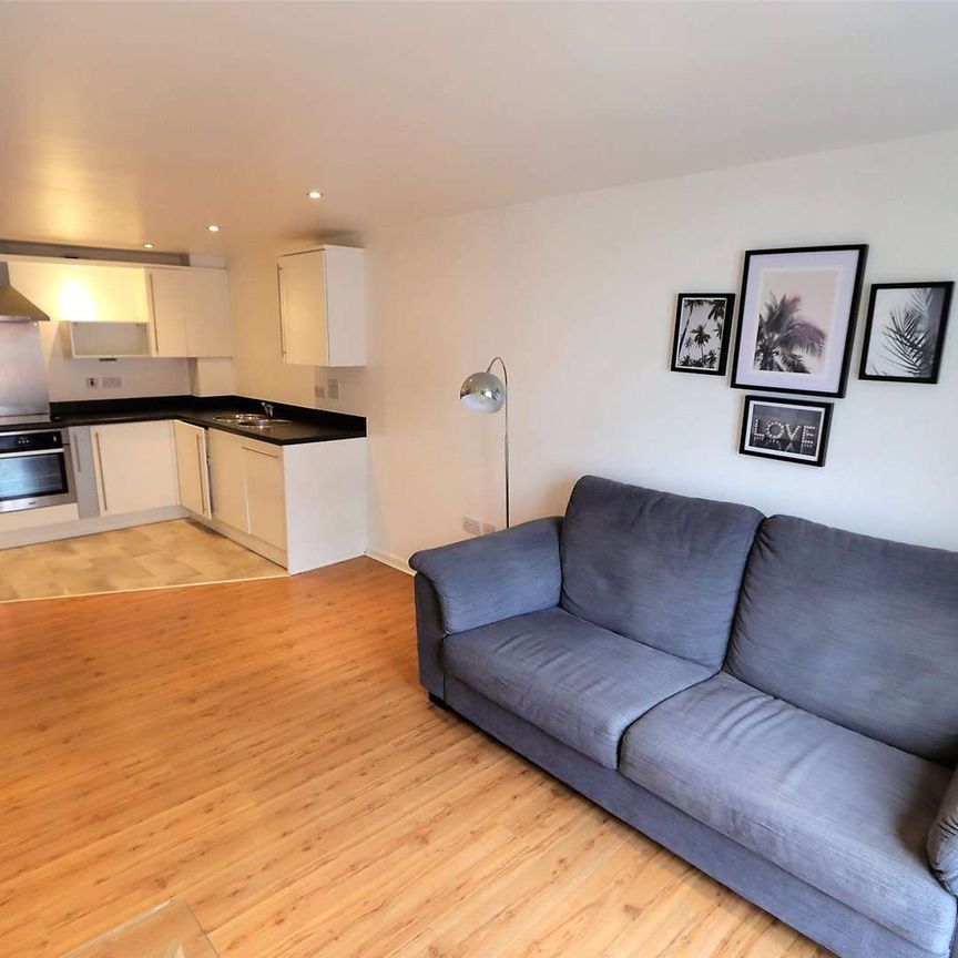 Two Double Bedroom | Two Bathrooms | Residential Parking | Convenient Location with easy access to City Centre & Media City - Photo 1