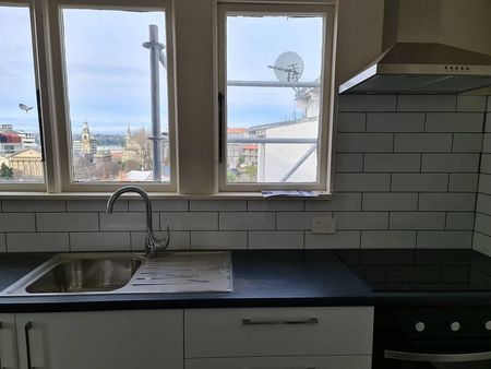 1 Bedroom renovated apartment right in town - Photo 2