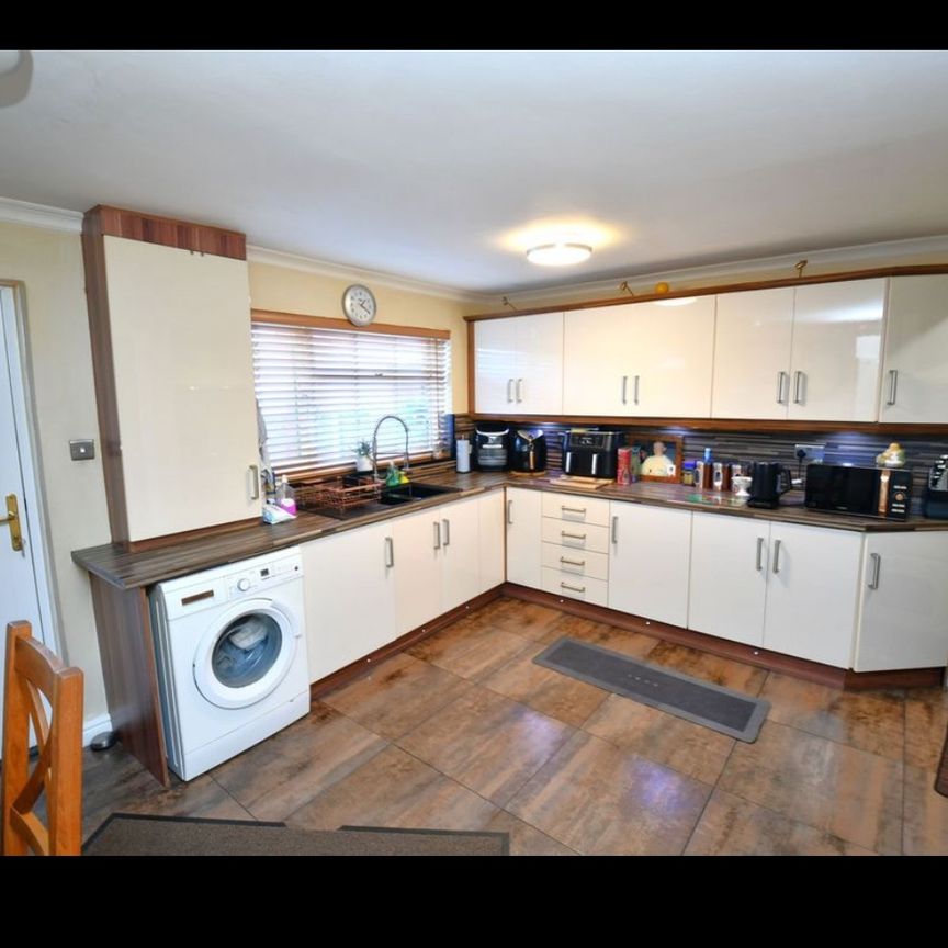 4 Bed Terraced House, Withycombe Place, M6 - Photo 1