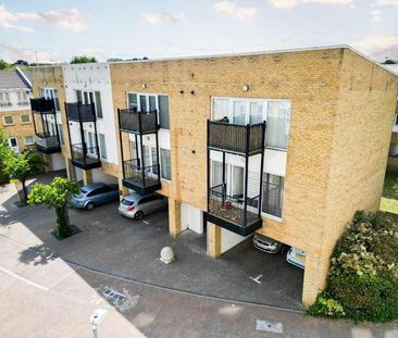 Amazon Court, Admirals Way, Gravesend, Kent, DA12 - Photo 1