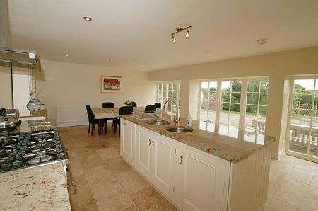 Sympathetically converted in 2005 this contemporary 3 bed detached barn conversion enjoys and enviable location. Sitting in it's own private south facing garden - Photo 4