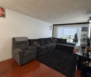 For Lease - 17 Brisbourne Grove, Toronto, Ontario - Photo 3