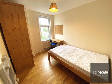 4 bedroom terraced house to rent - Photo 5