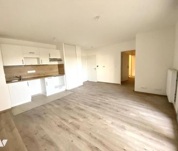 Appartement au 1er étage, 2 chambres, grande terrasse, place de par... - Photo 2