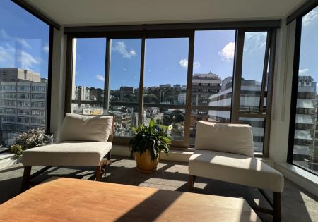 A beautifully presented, light and bright two bedroom apartment - Photo 3