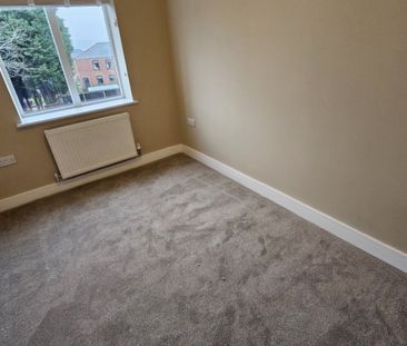 3 bed Semi-Detached - To Let - Photo 4