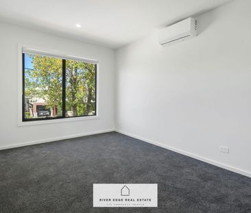 Newly Built 3-Bedroom Townhouse in Prime Location - Photo 2