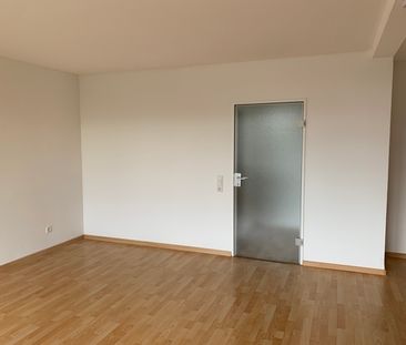 Frisch renovierte 1,5-Zimmer-Wohnung mit Sonnenbalkon, innenliegend... - Photo 2