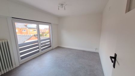 Instapklare halfopen woning met 4 slaapkamers, tuin en gunstig EPC B in een rustige wijk in Poperinge. - Photo 3