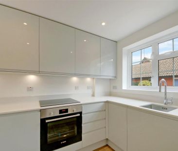 2 bedroom end of terrace house to rent - Photo 5