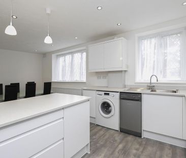 3 bedroom semi-detached house to rent - Photo 2