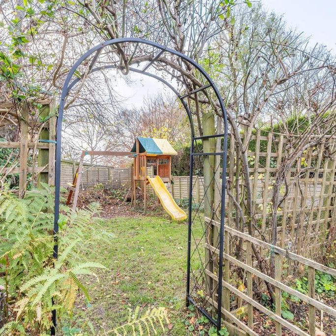 3 bedroom semi-detached house to rent - Photo 1